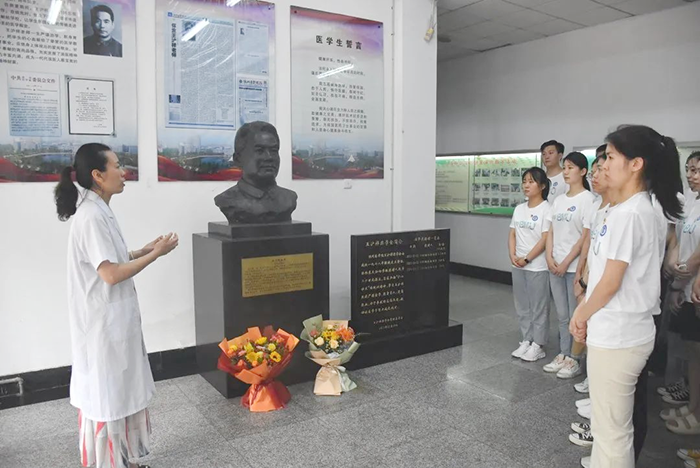 4.2主题教育强意识-学生党总支组织毕业生党员开展“重走滨医成长路，不忘初心砥砺行”主题教育活动.png